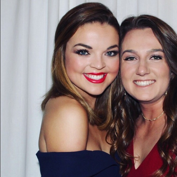 Meet your Posher, Halle - Picture 1 of 1